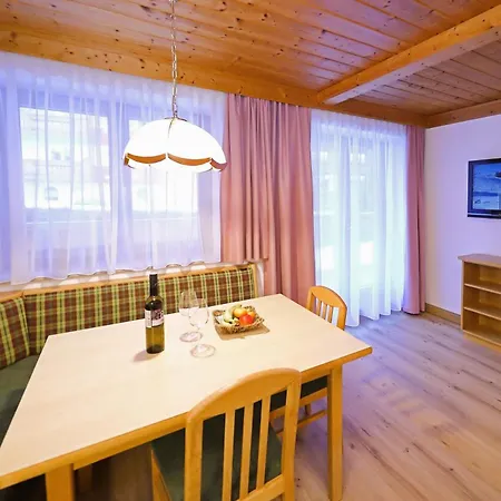 Ferienwohnung/apartment Erna Prommegger アパート グロースアルル